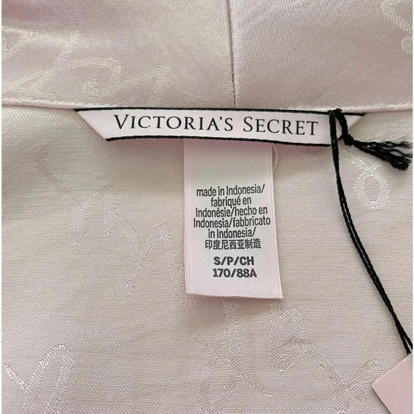 VICTORIA'S SECRET Soft Pink Sophisticated Iconic Style Satin Logo Small … - Picture 7 of 9